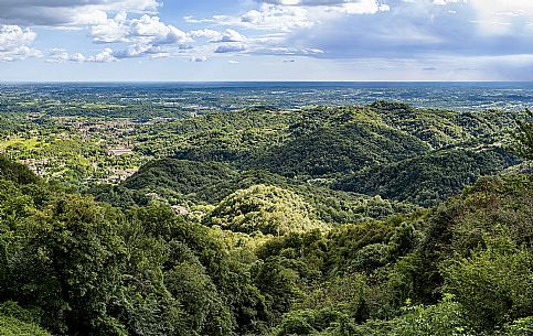 Panoramic view southwards over the Friulian plain from the slopes of Monte Stella, above the Torre River. On the left Tarcento