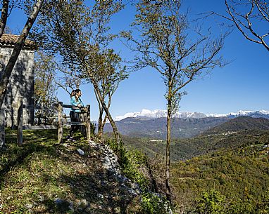 Tribil Meadows in Autumn
Walking along the path and admiring the view towards the Judrio valley.
