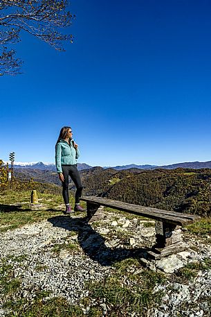 Tribil Meadows in Autumn
Walking along the path and admiring the view towards the Judrio valley.