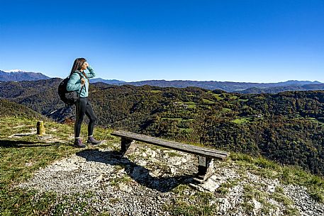 Tribil Meadows in Autumn
Walking along the path and admiring the view towards the Judrio valley.