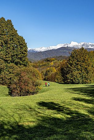 Tribil Meadows in Autumn
Walking along the path and admiring the view towards the Judrio valley.