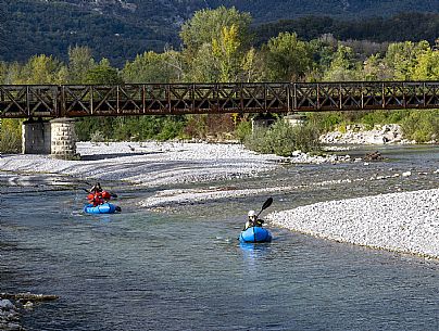 Canoeing, kayaking, and packraft activities on the river in the Pinzano al Tagliamento area, near the confluence of the Arzino and Tagliamanto rivers.