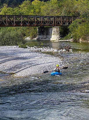 Canoeing, kayaking, and packraft activities on the river in the Pinzano al Tagliamento area, near the confluence of the Arzino and Tagliamanto rivers.