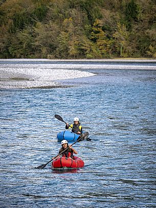 Canoeing, kayaking, and packraft activities on the river in the Pinzano al Tagliamento area, near the confluence of the Arzino and Tagliamanto rivers.