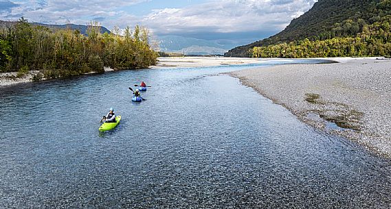 Canoeing, kayaking, and packraft activities on the river in the Pinzano al Tagliamento area, near the confluence of the Arzino and Tagliamanto rivers.