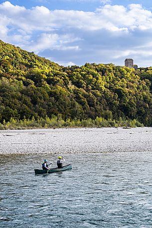 Canoeing, kayaking, and packraft activities on the river in the Pinzano al Tagliamento area, near the confluence of the Arzino and Tagliamanto rivers.