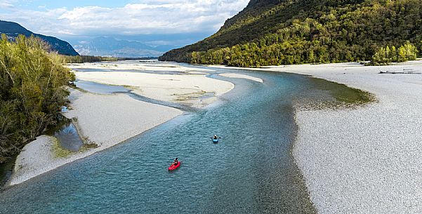 Canoeing, kayaking, and packraft activities on the river in the Pinzano al Tagliamento area, near the confluence of the Arzino and Tagliamanto rivers.