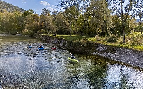 Canoeing, kayaking, and packraft activities on the river in the Pinzano al Tagliamento area, near the confluence of the Arzino and Tagliamanto rivers.