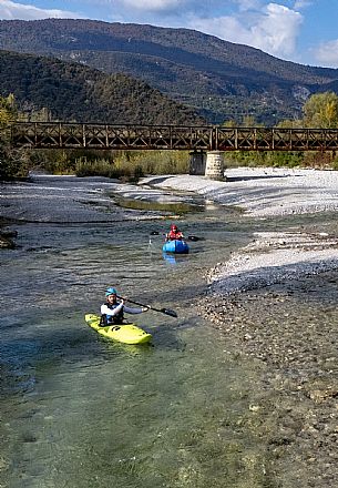 Canoeing, kayaking, and packraft activities on the river in the Pinzano al Tagliamento area, near the confluence of the Arzino and Tagliamanto rivers.