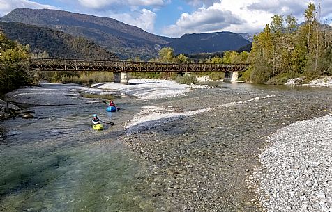 Canoeing, kayaking, and packraft activities on the river in the Pinzano al Tagliamento area, near the confluence of the Arzino and Tagliamanto rivers.