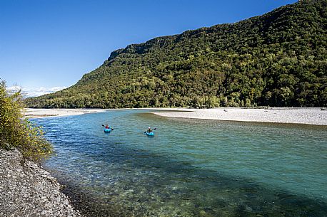 Canoeing, kayaking, and packraft activities on the river in the Pinzano al Tagliamento area, near the confluence of the Arzino and Tagliamanto rivers.