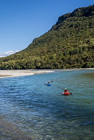 Canoeing, kayaking, and packraft activities on the river in the Pinzano al Tagliamento area, near the confluence of the Arzino and Tagliamanto rivers.