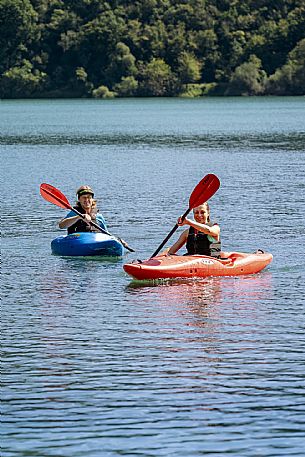 Experience di Canoa e Kayak sul Lago dei Tre Comuni (Cavazzo Carnico) - Carnia - FVG.