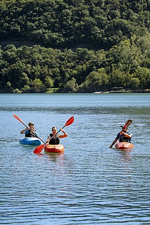 Experience di Canoa e Kayak sul Lago dei Tre Comuni (Cavazzo Carnico) - Carnia - FVG.