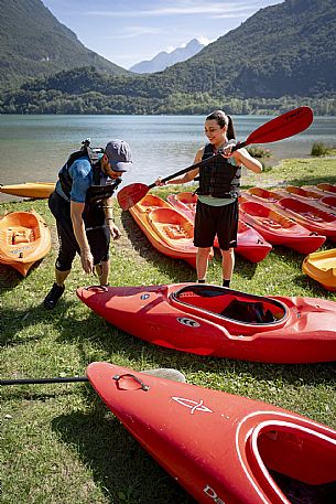 Experience di Canoa e Kayak sul Lago dei Tre Comuni (Cavazzo Carnico) - Carnia - FVG.