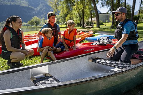 Experience di Canoa e Kayak sul Lago dei Tre Comuni (Cavazzo Carnico) - Carnia - FVG.