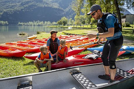 Experience di Canoa e Kayak sul Lago dei Tre Comuni (Cavazzo Carnico) - Carnia - FVG.