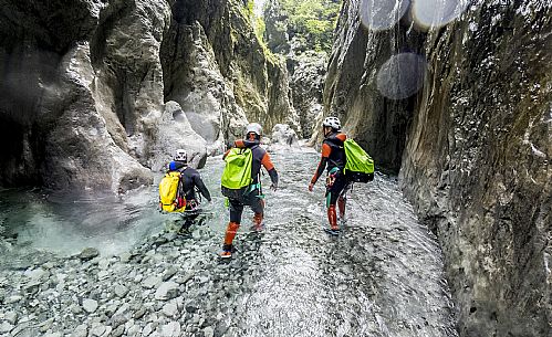 Canyoning in Rio Pielungo, Val d’Arzino Friuli Venezia Giulia, Italy. Participants navigate a spectacular canyon system carved into limestone and dolomite rock, progressing through narrow gorges, natural pools, waterfalls and rope descents under the supervision of the guide. The Rio Pielungo is considered one of the most scenic canyoning routes in the region, combining technical progression, geological interest and a uniquely wild atmosphere shaped by water and time.  [IT] Canyoning nel Rio Pielungo, Val d’Arzino (Friuli Venezia Giulia, Italia). I partecipanti attraversano uno spettacolare sistema di canyon scavato nelle rocce calcaree e dolomitiche, avanzando tra strette gole, pozze naturali, cascate e calate su corda sotto la supervisione di una Guida certificata. Il Rio Pielungo è considerato uno dei percorsi di canyoning più suggestivi della regione, grazie alla combinazione di progressione tecnica, interesse geologico e un’atmosfera autenticamente selvaggia modellata dall’acqua e dal tempo.