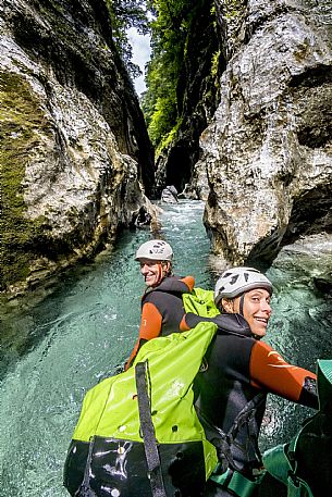 Canyoning in Rio Pielungo, Val d’Arzino Friuli Venezia Giulia, Italy. Participants navigate a spectacular canyon system carved into limestone and dolomite rock, progressing through narrow gorges, natural pools, waterfalls and rope descents under the supervision of the guide. The Rio Pielungo is considered one of the most scenic canyoning routes in the region, combining technical progression, geological interest and a uniquely wild atmosphere shaped by water and time.  [IT] Canyoning nel Rio Pielungo, Val d’Arzino (Friuli Venezia Giulia, Italia). I partecipanti attraversano uno spettacolare sistema di canyon scavato nelle rocce calcaree e dolomitiche, avanzando tra strette gole, pozze naturali, cascate e calate su corda sotto la supervisione di una Guida certificata. Il Rio Pielungo è considerato uno dei percorsi di canyoning più suggestivi della regione, grazie alla combinazione di progressione tecnica, interesse geologico e un’atmosfera autenticamente selvaggia modellata dall’acqua e dal tempo.
