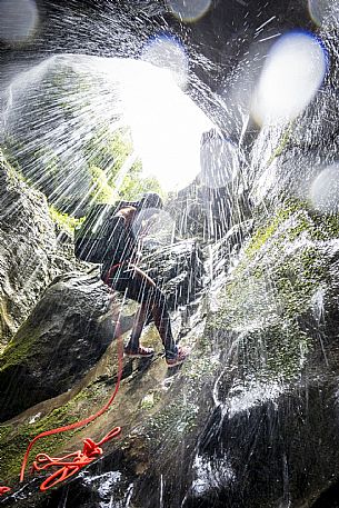 Canyoning in Rio Pielungo, Val d’Arzino Friuli Venezia Giulia, Italy. Participants navigate a spectacular canyon system carved into limestone and dolomite rock, progressing through narrow gorges, natural pools, waterfalls and rope descents under the supervision of the guide. The Rio Pielungo is considered one of the most scenic canyoning routes in the region, combining technical progression, geological interest and a uniquely wild atmosphere shaped by water and time.  [IT] Canyoning nel Rio Pielungo, Val d’Arzino (Friuli Venezia Giulia, Italia). I partecipanti attraversano uno spettacolare sistema di canyon scavato nelle rocce calcaree e dolomitiche, avanzando tra strette gole, pozze naturali, cascate e calate su corda sotto la supervisione di una Guida certificata. Il Rio Pielungo è considerato uno dei percorsi di canyoning più suggestivi della regione, grazie alla combinazione di progressione tecnica, interesse geologico e un’atmosfera autenticamente selvaggia modellata dall’acqua e dal tempo.