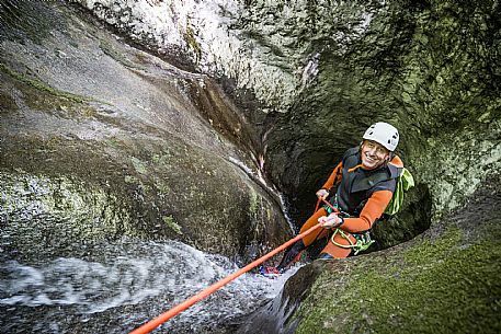 Canyoning in Rio Pielungo, Val d’Arzino Friuli Venezia Giulia, Italy. Participants navigate a spectacular canyon system carved into limestone and dolomite rock, progressing through narrow gorges, natural pools, waterfalls and rope descents under the supervision of the guide. The Rio Pielungo is considered one of the most scenic canyoning routes in the region, combining technical progression, geological interest and a uniquely wild atmosphere shaped by water and time.  [IT] Canyoning nel Rio Pielungo, Val d’Arzino (Friuli Venezia Giulia, Italia). I partecipanti attraversano uno spettacolare sistema di canyon scavato nelle rocce calcaree e dolomitiche, avanzando tra strette gole, pozze naturali, cascate e calate su corda sotto la supervisione di una Guida certificata. Il Rio Pielungo è considerato uno dei percorsi di canyoning più suggestivi della regione, grazie alla combinazione di progressione tecnica, interesse geologico e un’atmosfera autenticamente selvaggia modellata dall’acqua e dal tempo.