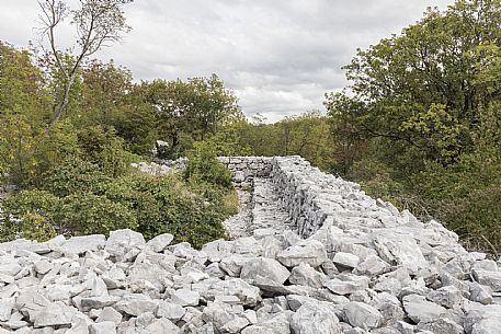 WOP, Italia, Duino Aurisina, LUPINC OUTDOOR MUSEUM, trench,© Schirra/Giraldi