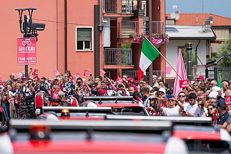 Start Tappa Giro d'Italia Fiume Veneto 2025
