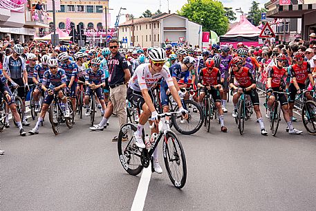 Start Tappa Giro d'Italia Fiume Veneto 2025