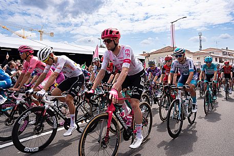 Start Tappa Giro d'Italia Fiume Veneto 2025