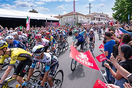 Start Tappa Giro d'Italia Fiume Veneto 2025