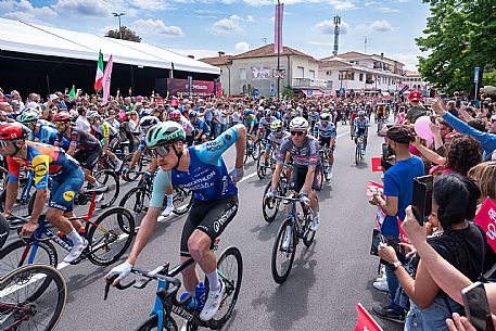 Start Tappa Giro d'Italia Fiume Veneto 2025