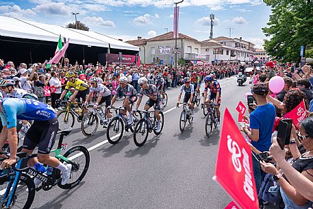 Start Tappa Giro d'Italia Fiume Veneto 2025