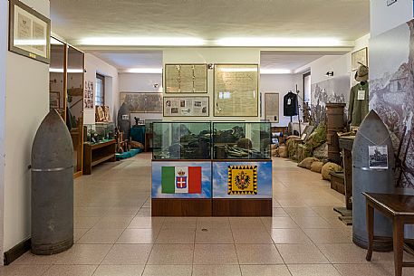Sale Cimeli del Comando Brigata Alpina 