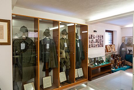 Sale Cimeli del Comando Brigata Alpina 