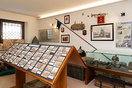 Sale Cimeli del Comando Brigata Alpina 