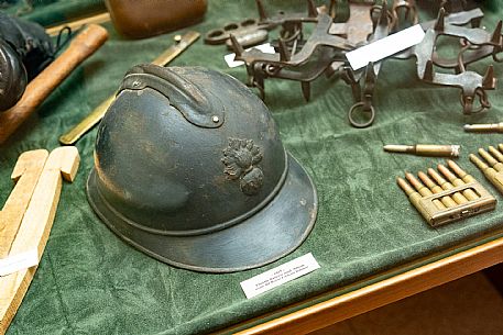 Sale Cimeli del Comando Brigata Alpina 