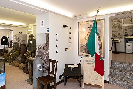 Sale Cimeli del Comando Brigata Alpina 