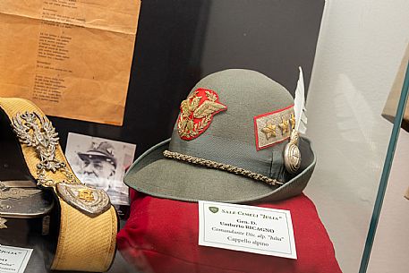 Sale Cimeli del Comando Brigata Alpina 