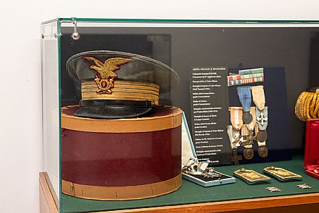Sale Cimeli del Comando Brigata Alpina 