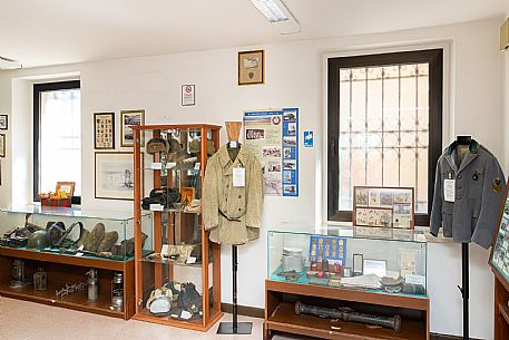 Sale Cimeli del Comando Brigata Alpina 