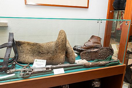 Sale Cimeli del Comando Brigata Alpina 