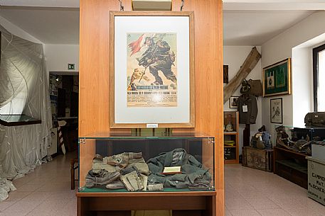 Sale Cimeli del Comando Brigata Alpina 
