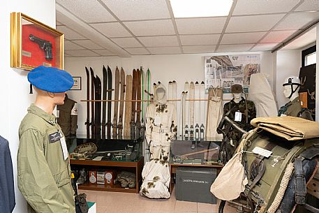 Sale Cimeli del Comando Brigata Alpina 
