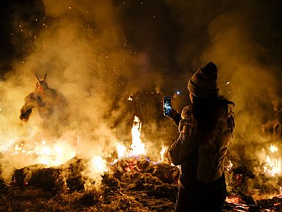 Krampus and St Nicholas, the tradition of 5 December in Tarvisio. Here in Rutte Grande Krampus and St Nicholas, the tradition of 5 December in Tarvisio. Here in Rutte Grande