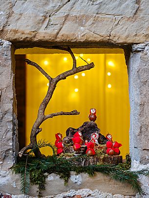 In Poffabbro, the traditional Christmas celebrations each year are characterised by the incredible number of nativity scenes that the inhabitants of the village set up in the streets, in windows and everywhere else. In Poffabbro, the traditional Christmas celebrations each year are characterised by the incredible number of nativity scenes that the inhabitants of the village set up in the streets, in windows and everywhere else.