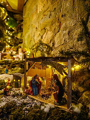 In Poffabbro, the traditional Christmas celebrations each year are characterised by the incredible number of nativity scenes that the inhabitants of the village set up in the streets, in windows and everywhere else. In Poffabbro, the traditional Christmas celebrations each year are characterised by the incredible number of nativity scenes that the inhabitants of the village set up in the streets, in windows and everywhere else.