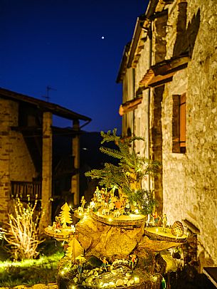 In Poffabbro, the traditional Christmas celebrations each year are characterised by the incredible number of nativity scenes that the inhabitants of the village set up in the streets, in windows and everywhere else. In Poffabbro, the traditional Christmas celebrations each year are characterised by the incredible number of nativity scenes that the inhabitants of the village set up in the streets, in windows and everywhere else.