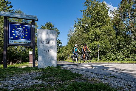 Alpe Adria cycle path - Finanziato dal Fondo europeo di sviluppo regionale e Interreg V-A Italia-Austria 2014-2020 progetto BIKE NAT Alpe Adria cycle path - Finanziato dal Fondo europeo di sviluppo regionale e Interreg V-A Italia-Austria 2014-2020 progetto BIKE NAT