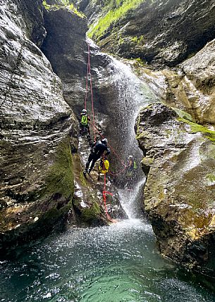 Canyoning in Rio Pielungo, Val d’Arzino Friuli Venezia Giulia, Italy. Participants navigate a spectacular canyon system carved into limestone and dolomite rock, progressing through narrow gorges, natural pools, waterfalls and rope descents under the supervision of the guide. The Rio Pielungo is considered one of the most scenic canyoning routes in the region, combining technical progression, geological interest and a uniquely wild atmosphere shaped by water and time.  [IT] Canyoning nel Rio Pielungo, Val d’Arzino (Friuli Venezia Giulia, Italia). I partecipanti attraversano uno spettacolare sistema di canyon scavato nelle rocce calcaree e dolomitiche, avanzando tra strette gole, pozze naturali, cascate e calate su corda sotto la supervisione di una Guida certificata. Il Rio Pielungo è considerato uno dei percorsi di canyoning più suggestivi della regione, grazie alla combinazione di progressione tecnica, interesse geologico e un’atmosfera autenticamente selvaggia modellata dall’acqua e dal tempo.