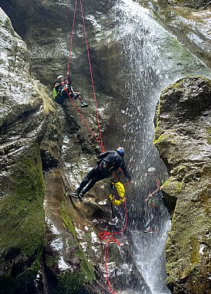 Canyoning in Rio Pielungo, Val d’Arzino Friuli Venezia Giulia, Italy. Participants navigate a spectacular canyon system carved into limestone and dolomite rock, progressing through narrow gorges, natural pools, waterfalls and rope descents under the supervision of the guide. The Rio Pielungo is considered one of the most scenic canyoning routes in the region, combining technical progression, geological interest and a uniquely wild atmosphere shaped by water and time.  [IT] Canyoning nel Rio Pielungo, Val d’Arzino (Friuli Venezia Giulia, Italia). I partecipanti attraversano uno spettacolare sistema di canyon scavato nelle rocce calcaree e dolomitiche, avanzando tra strette gole, pozze naturali, cascate e calate su corda sotto la supervisione di una Guida certificata. Il Rio Pielungo è considerato uno dei percorsi di canyoning più suggestivi della regione, grazie alla combinazione di progressione tecnica, interesse geologico e un’atmosfera autenticamente selvaggia modellata dall’acqua e dal tempo.